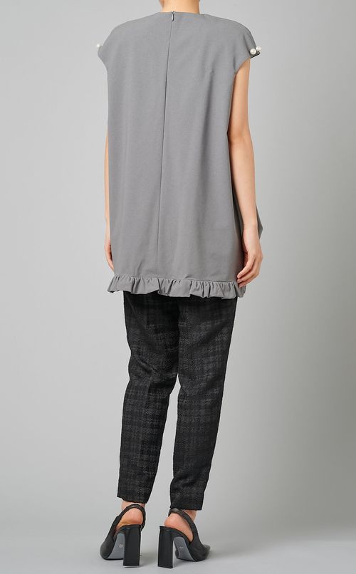 カップスリーブバックフリルブラウス