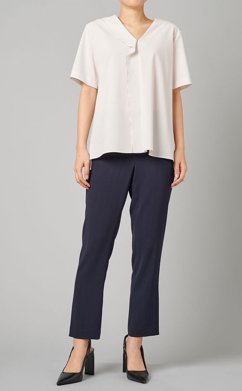 サイドスリットクレープブラウス