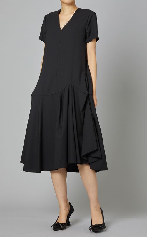 新品　タグ付き　hue day to evening フリルワンピース　リボン hue DAY TO EVENING トップページ