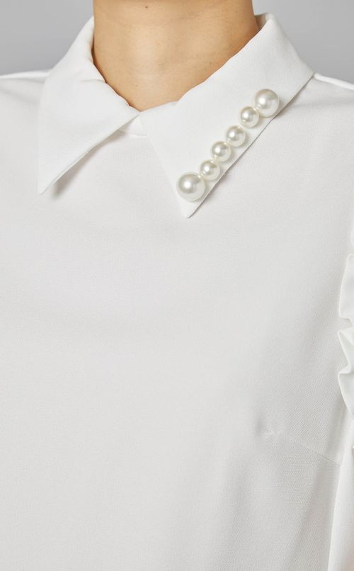 フリルスリーブパールブラウス