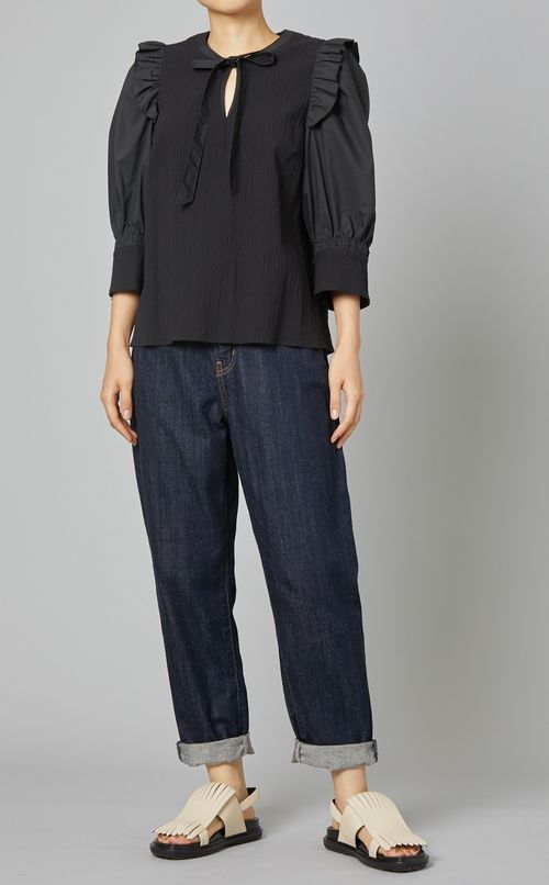 肩フリルブラウス