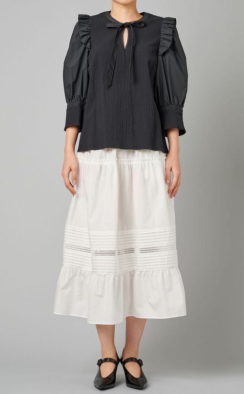 肩フリルブラウス