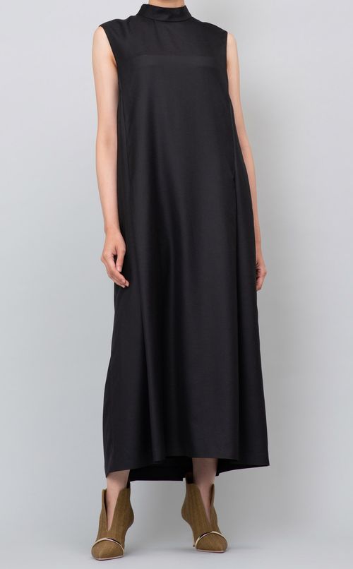 ハイネックバックデザインワンピース