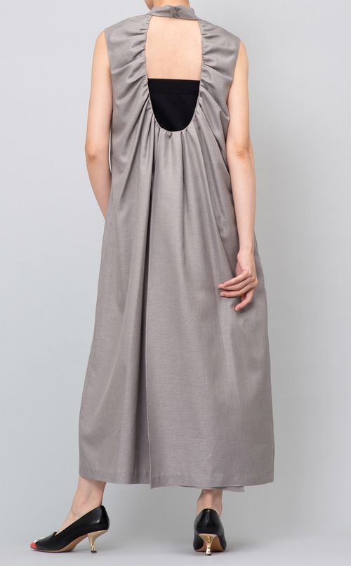 ハイネックバックデザインワンピース