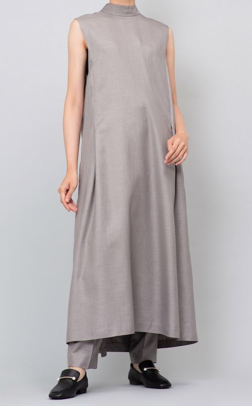 ハイネックバックデザインワンピース