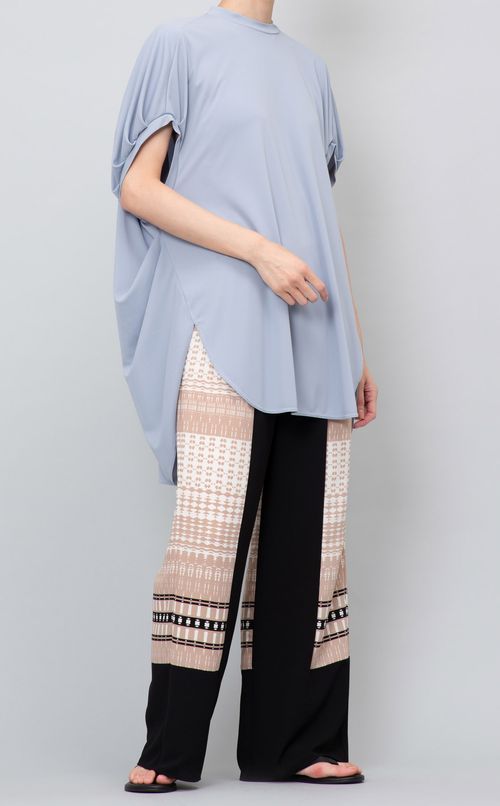 クルーネックドレープブラウス