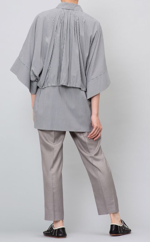 ケープ付ノースリーブシャツ