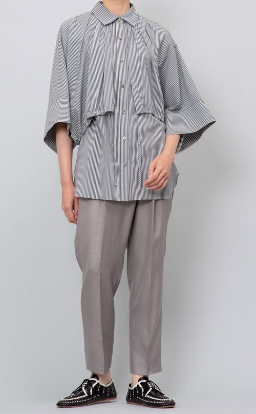 アシンメトリータックテーパードパンツ