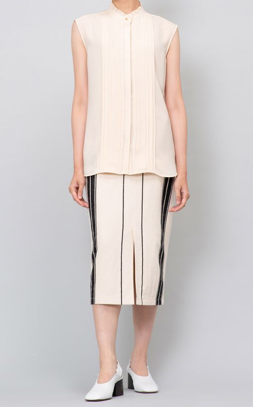 フロントプリーツノースリーブブラウス