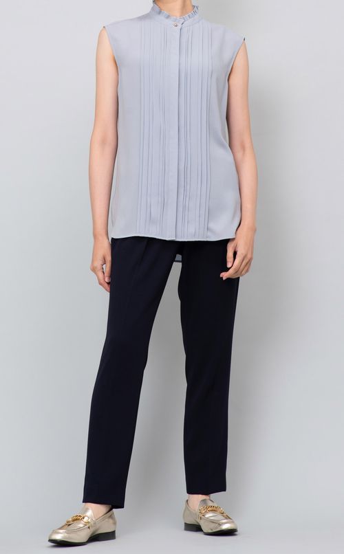 フロントプリーツノースリーブブラウス