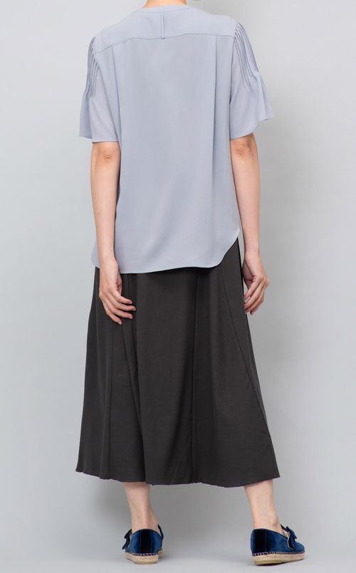 ピンタックフレアスリーブブラウス