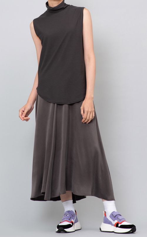 ハイネックノースリーブブラウス