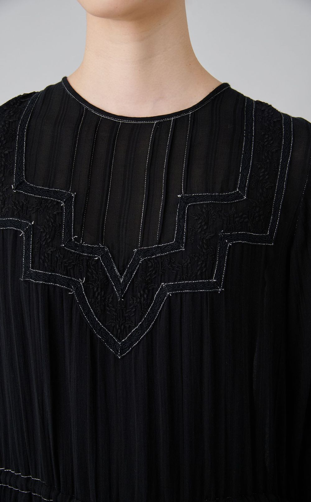 【reADdress】フロント刺繍フレアワンピース