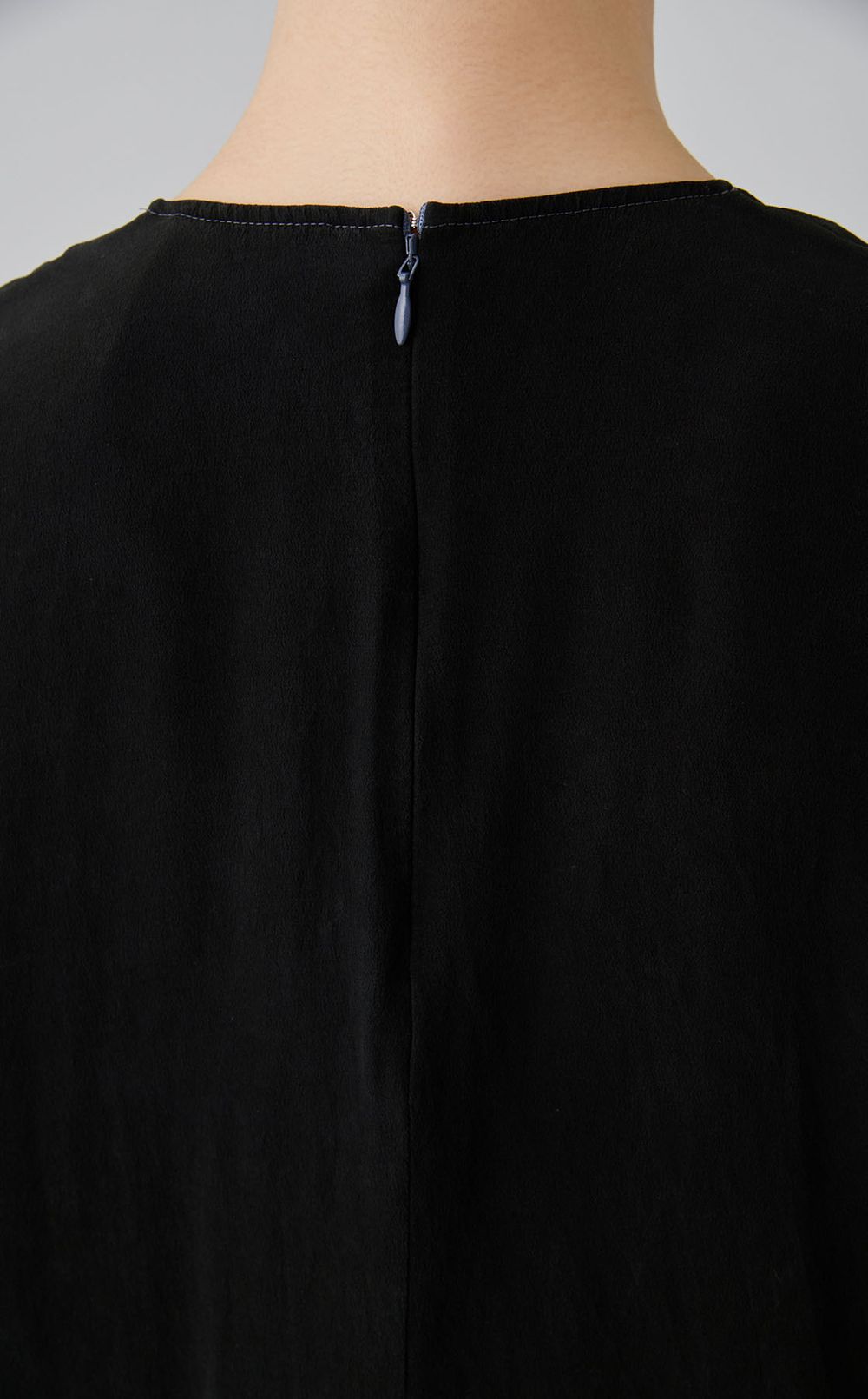 【reADdress】クルーネックブラウス