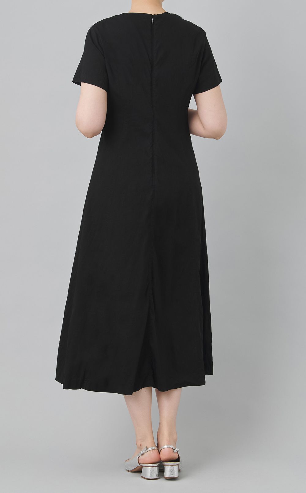 【reADdress】Vネックフレアワンピース