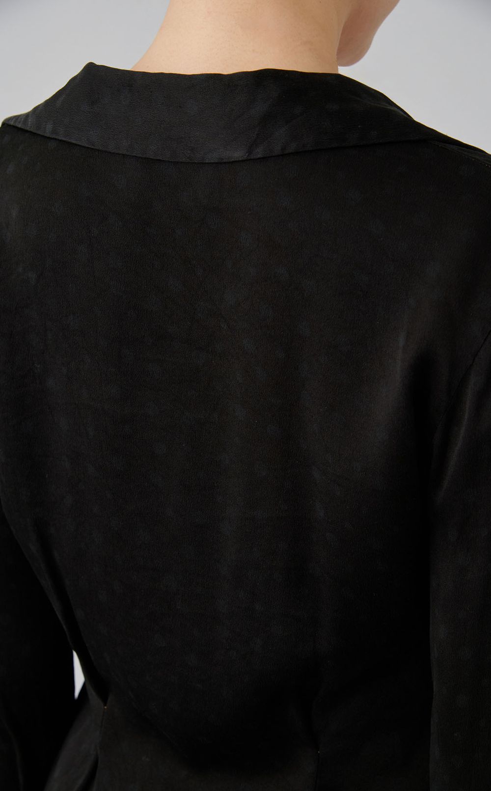 【reADdress】ランダムドットオープンカラーブラウス