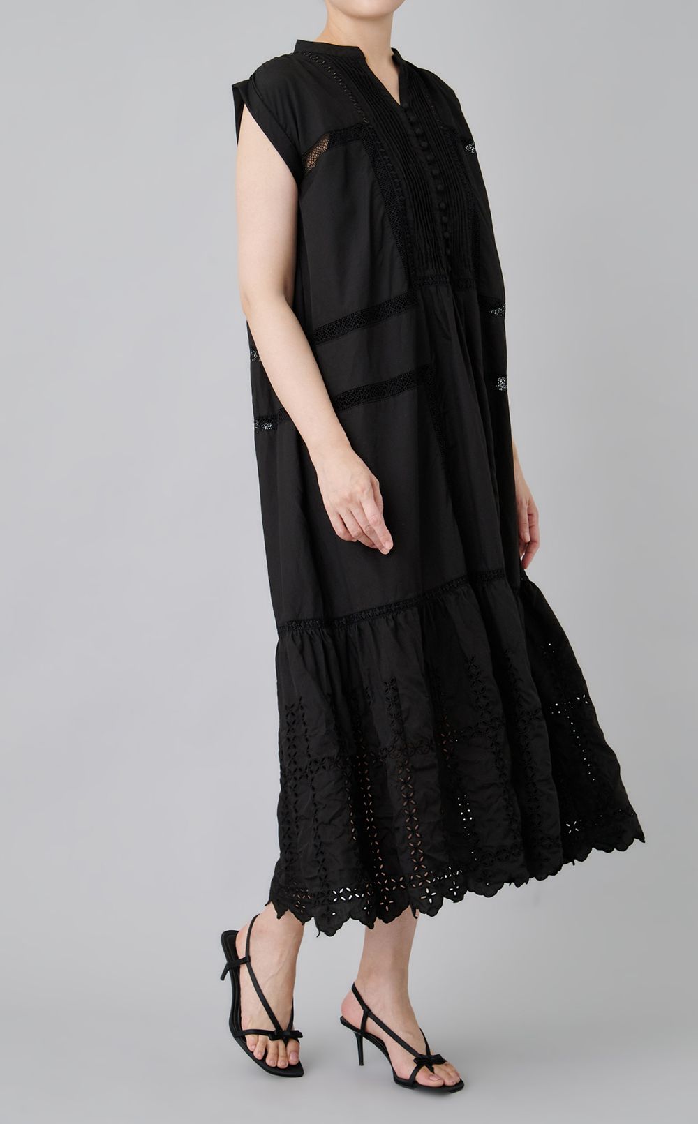 【reADdress】スカラップ刺繍ワンピース