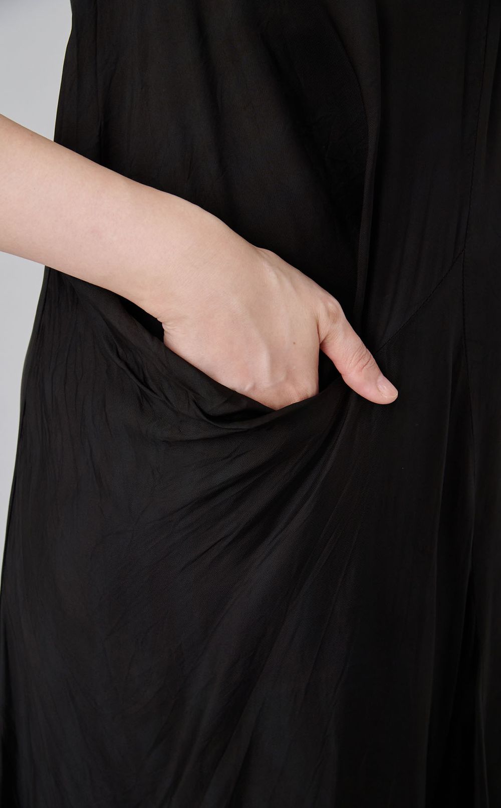 【reADdress】アシンメトリーノースリーブワンピース