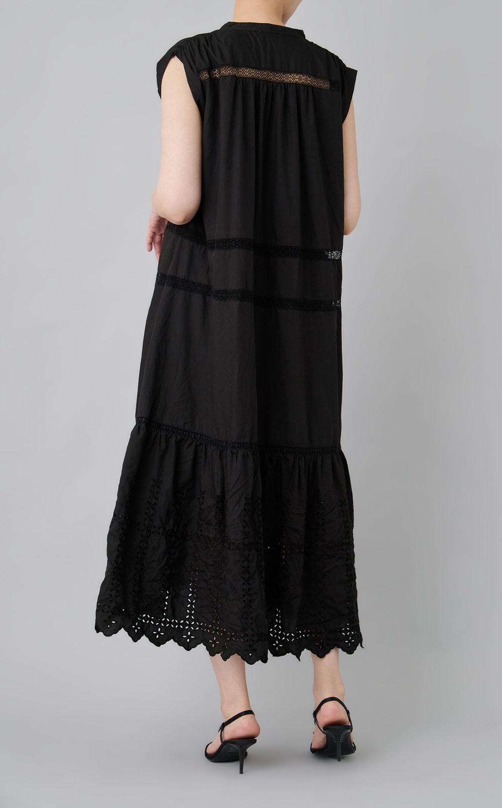 【reADdress】スカラップ刺繍ワンピース