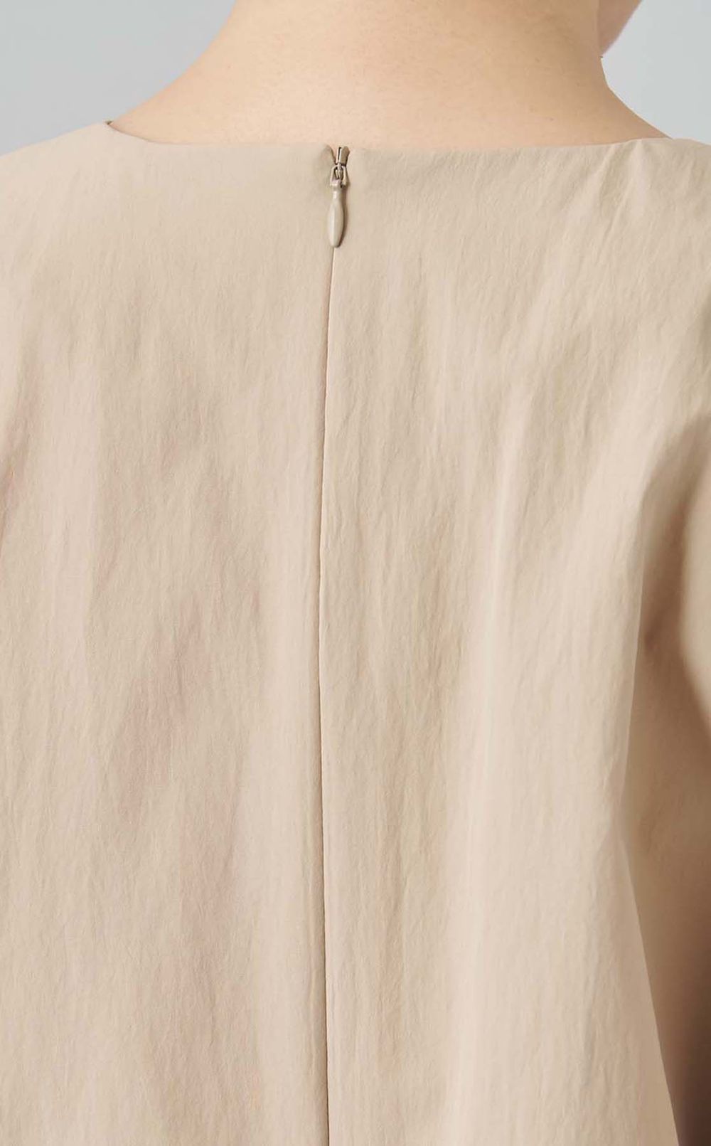 タイプライタードレープブラウス