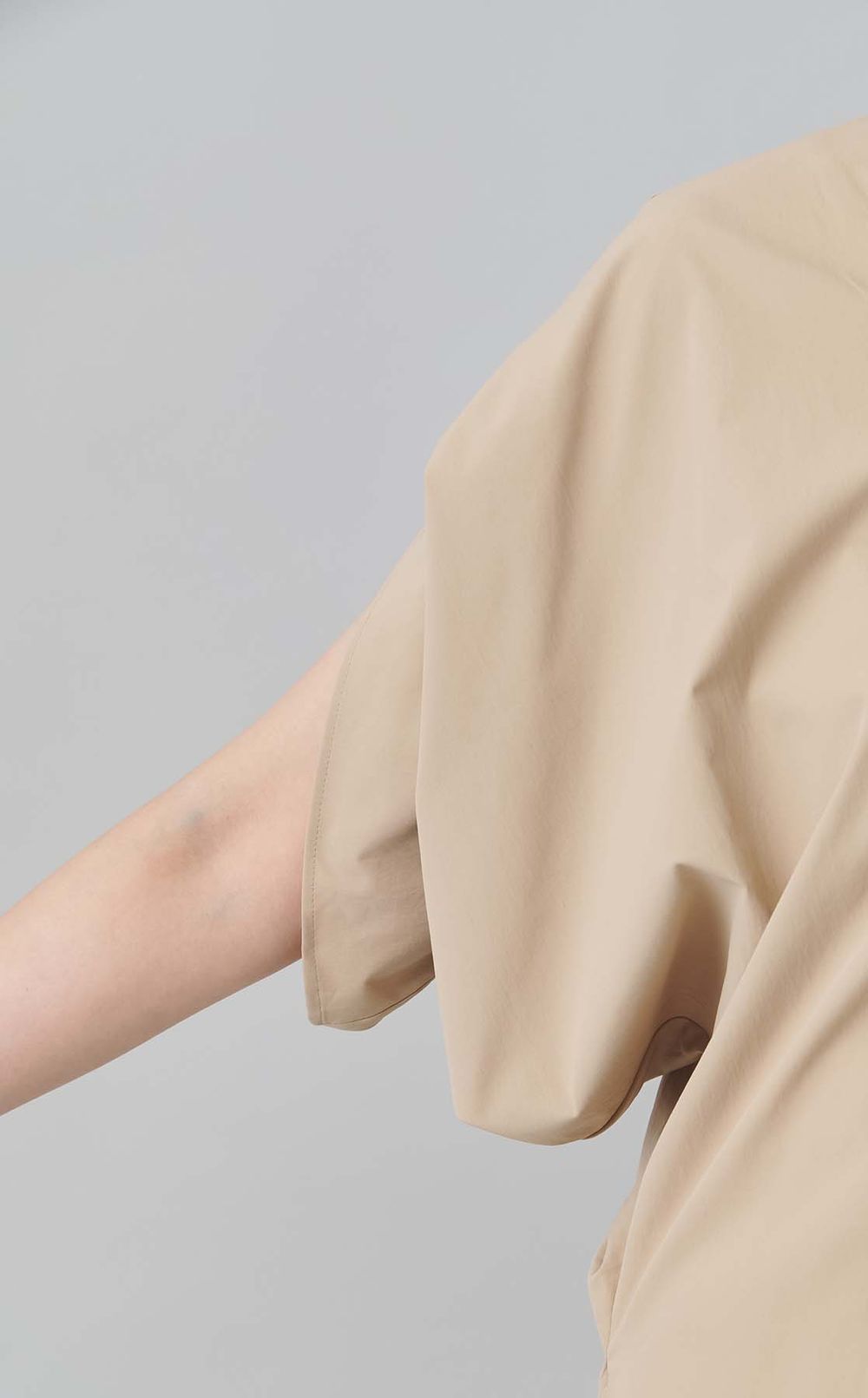 タイプライタードレープブラウス