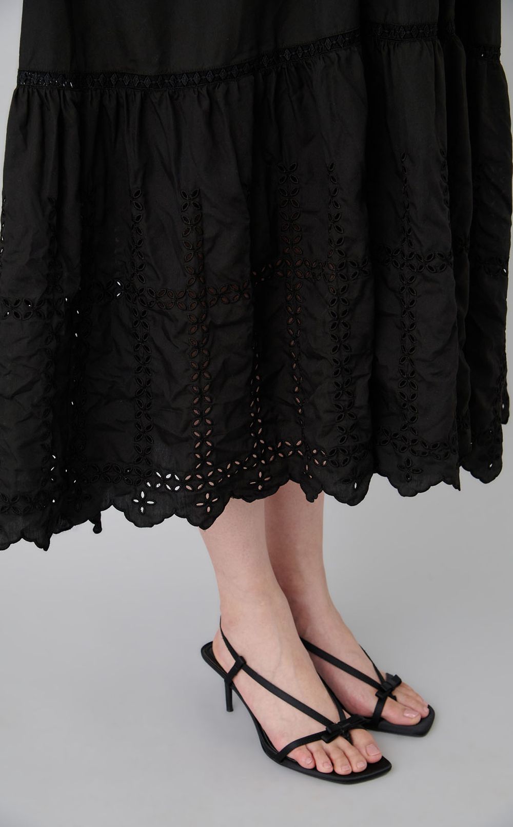 【reADdress】スカラップ刺繍ワンピース