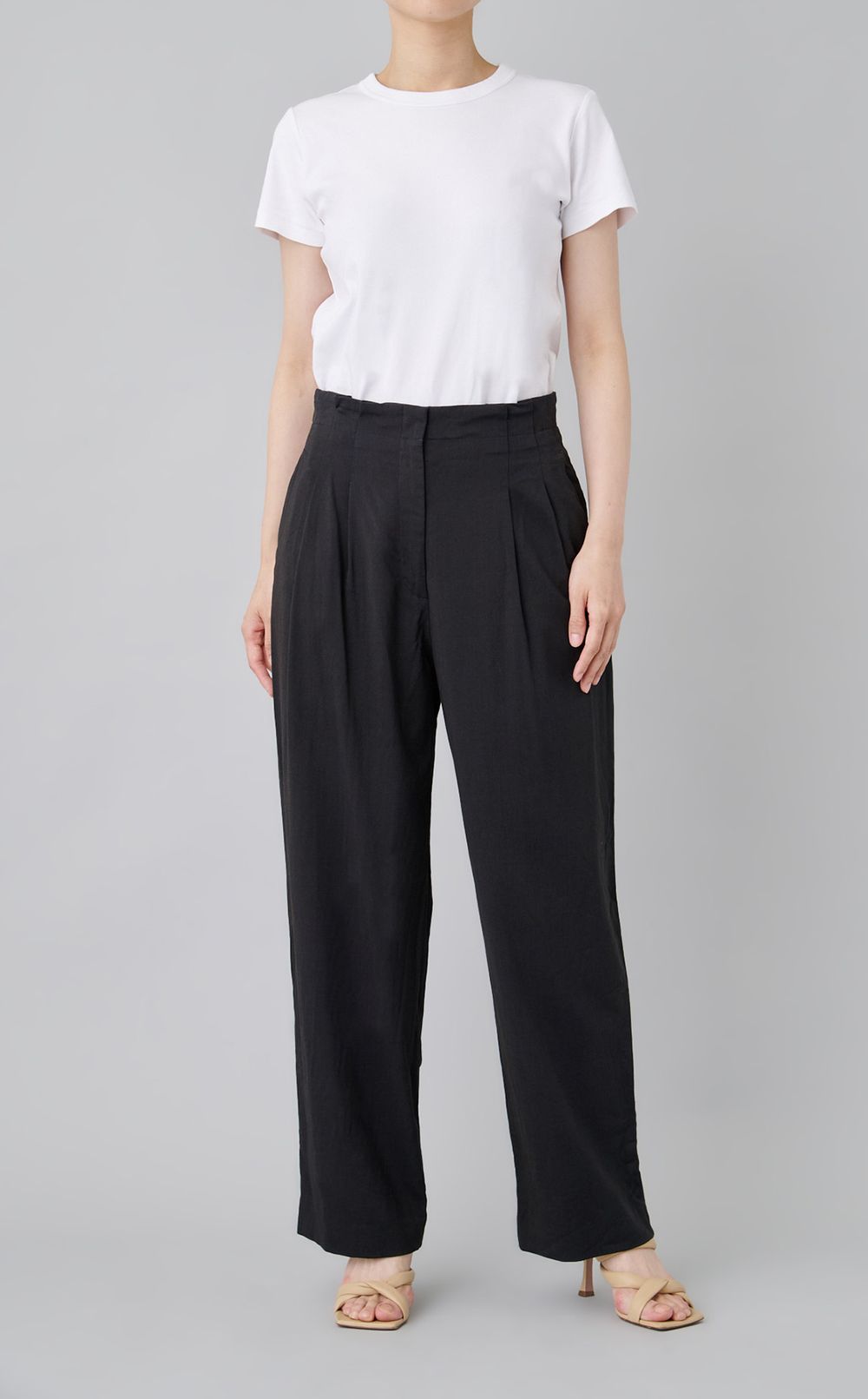 【reADdress】ウール混ストレッチ裾絞りパンツ