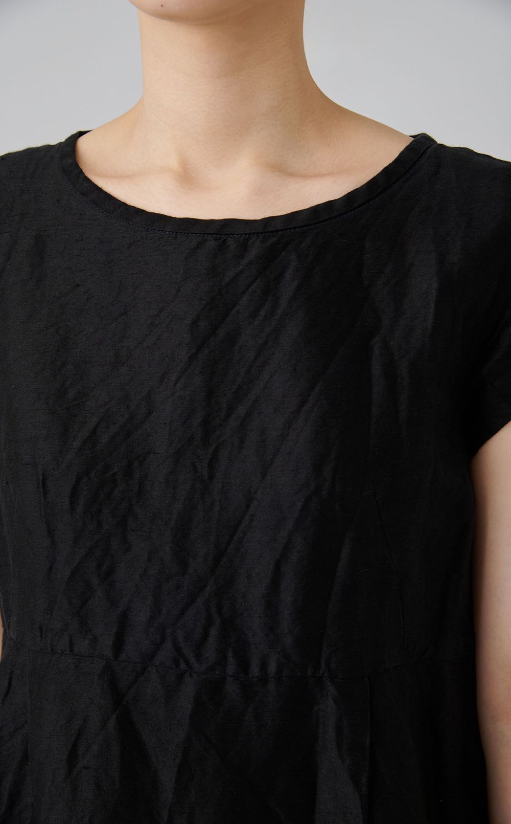 【reADdress】リネン混クルーネックワンピース