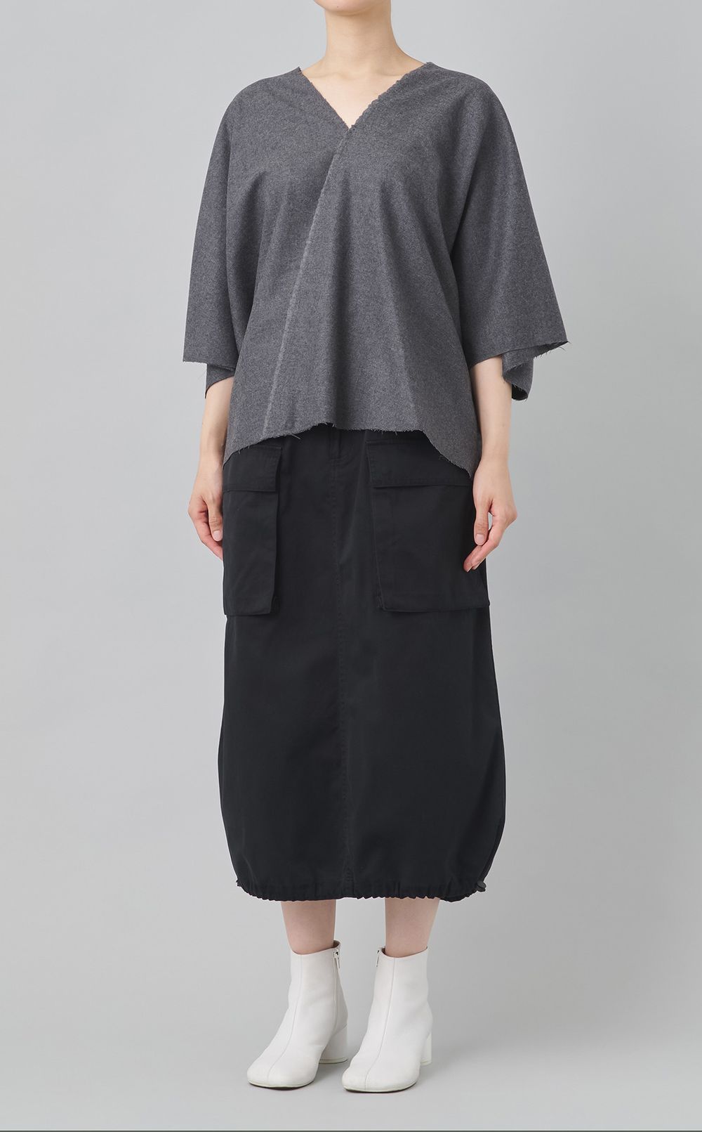 Vネックハーフスリーブブラウス