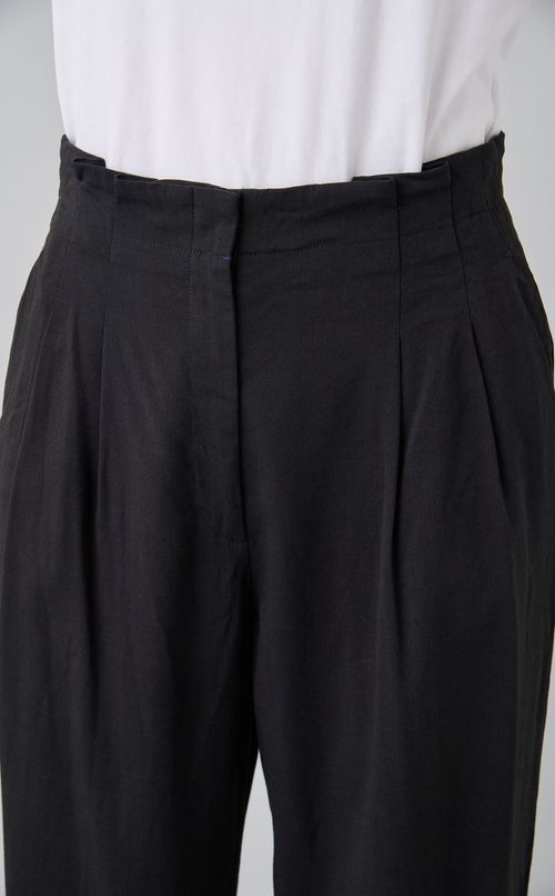 【reADdress】ウール混ストレッチ裾絞りパンツ