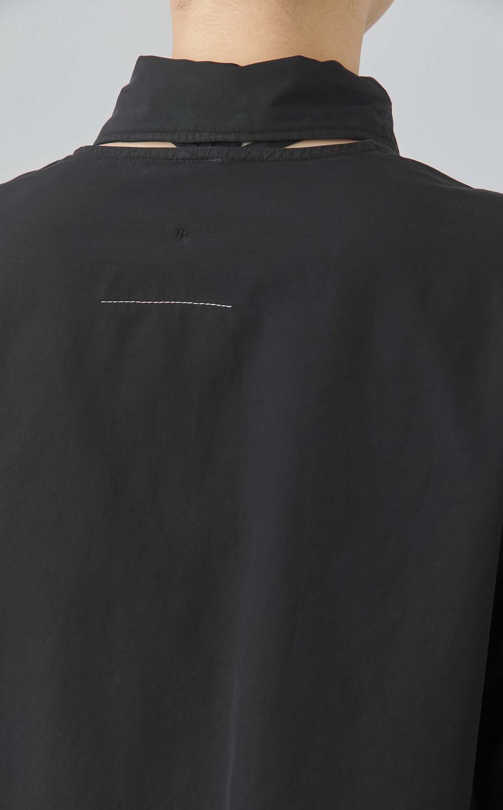 バックネックオープンシャツ