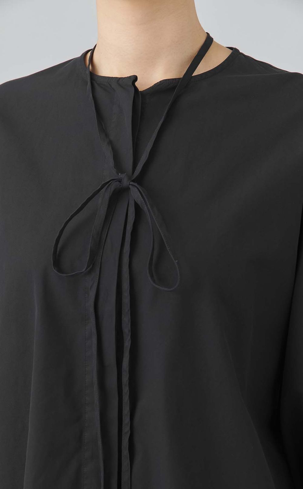 バックネックオープンシャツ