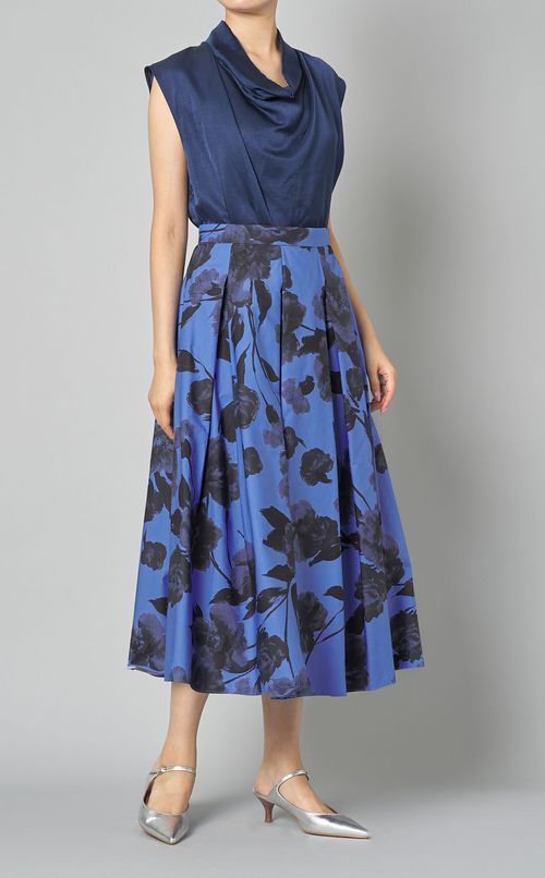 サテンスリーブレスドレープブラウス