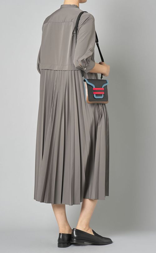 ALPHAレザーフラットショルダーバッグ