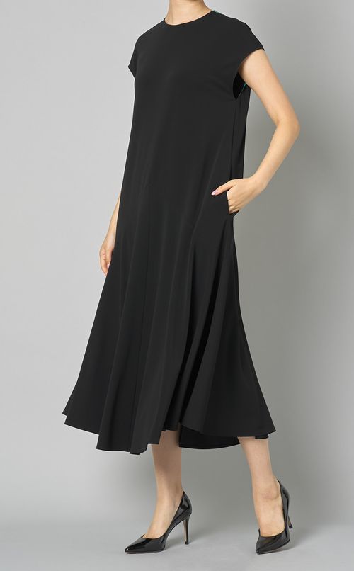 ポンチバックラインフレアワンピース