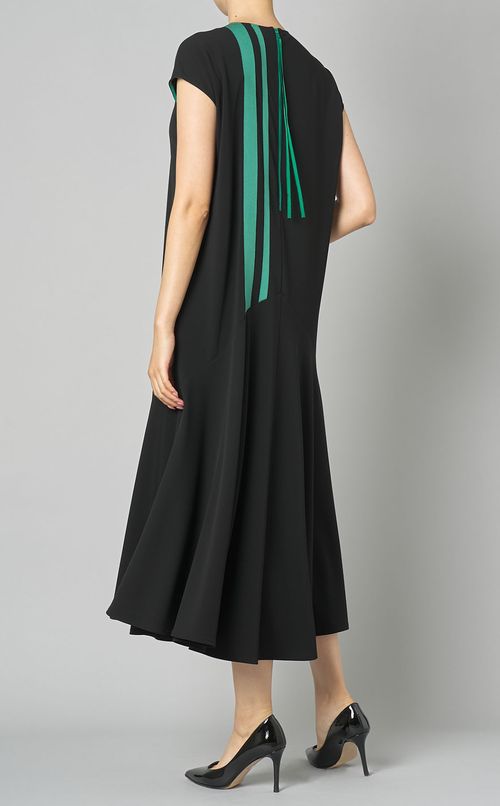 ポンチバックラインフレアワンピース