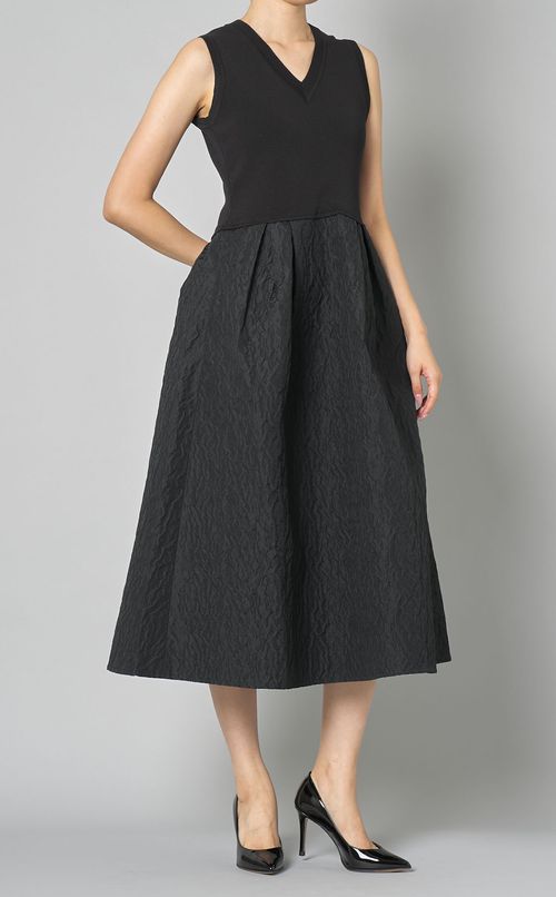 ジャガード切替Vネックワンピース