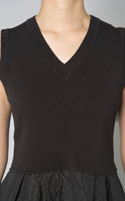 ジャガード切替Vネックワンピース