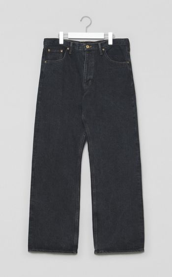 リラックスストレートデニムパンツ