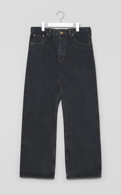 リラックスストレートデニムパンツ