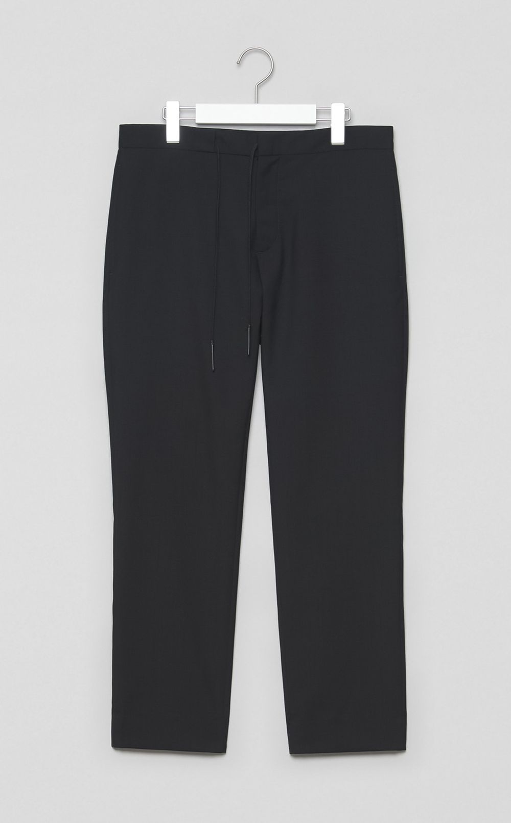 スリムテーパードスラックス