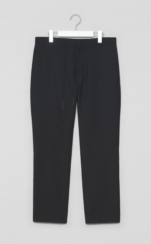 スリムテーパードスラックス