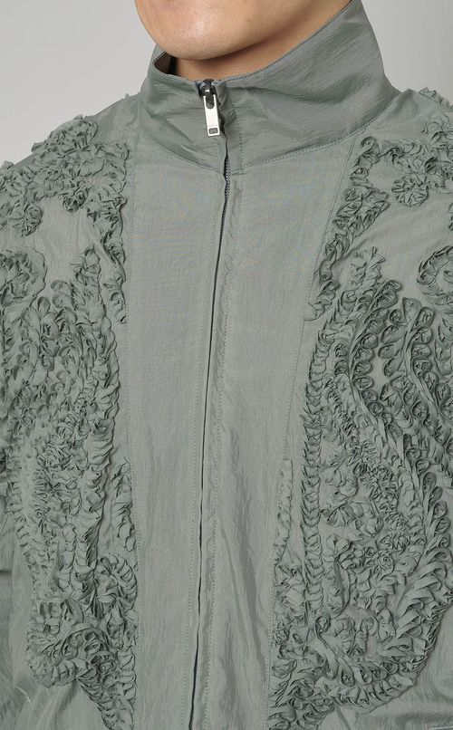 エンブロイダリーウインドブレーカー