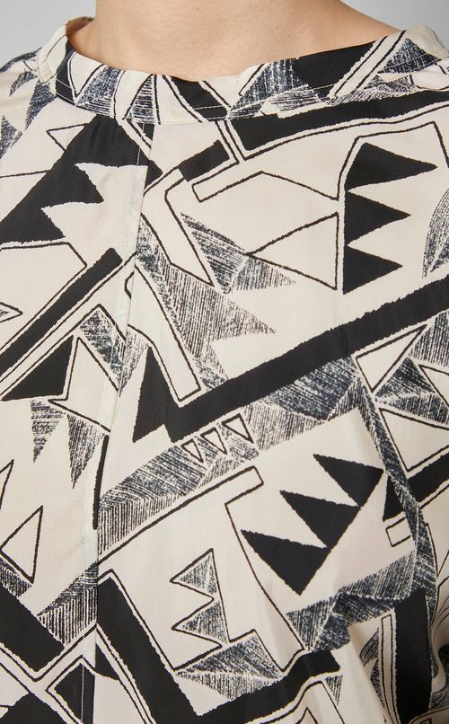 オルテガジオメトリックプリントブラウス