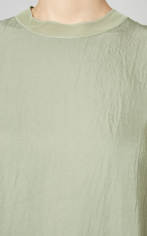 クルーネックノースリーブブラウス