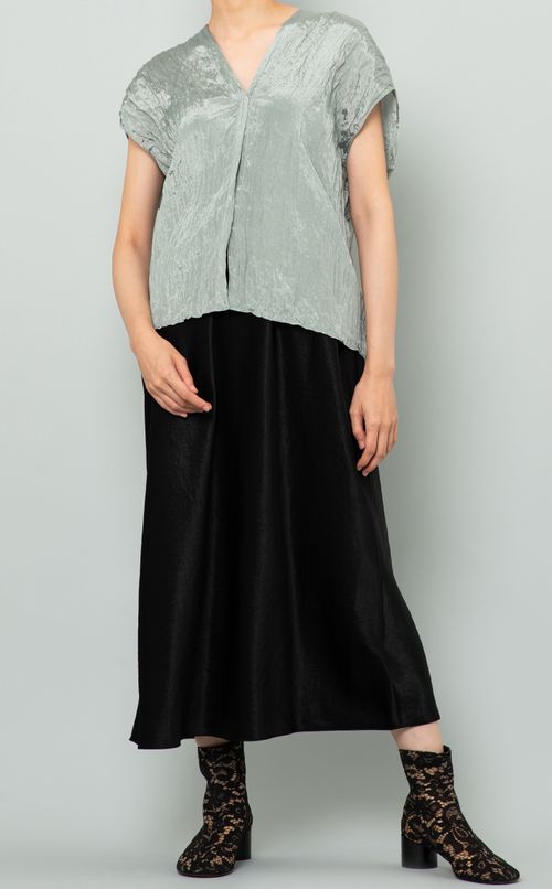 Vネックプルオーバーブラウス