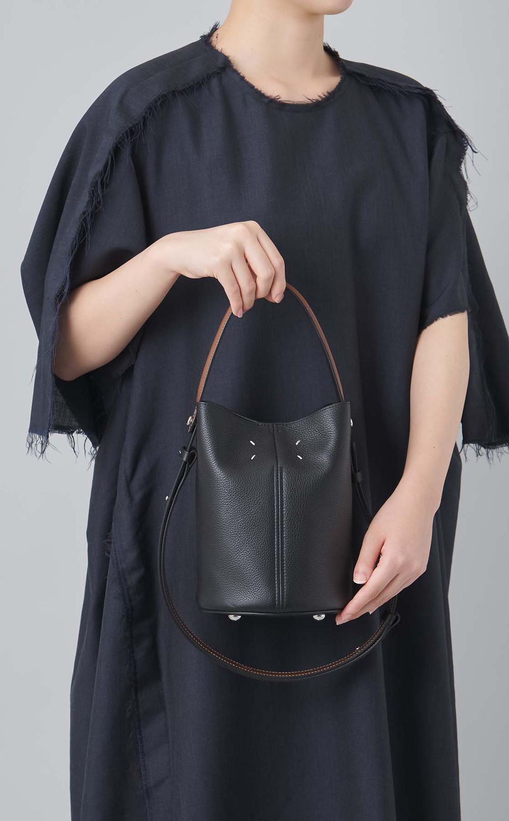 DRESS-AGEレザーバケットバッグ