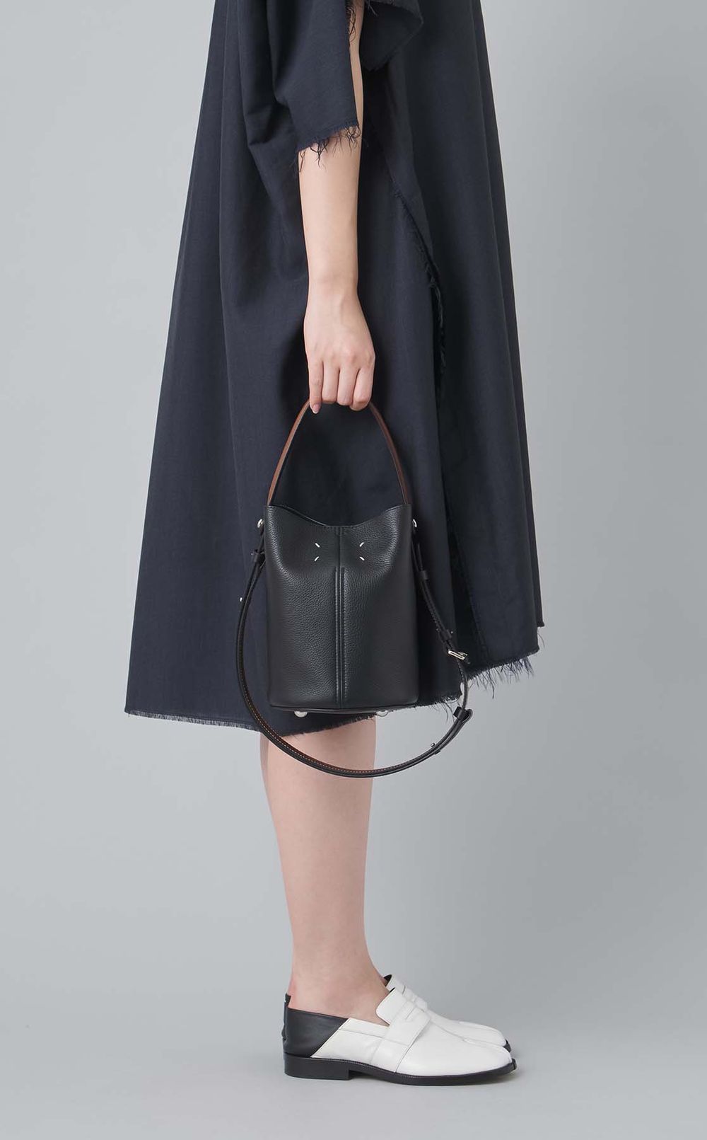 DRESS-AGEレザーバケットバッグ