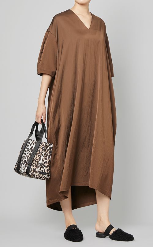 サテンVネックハーフスリーブワンピース