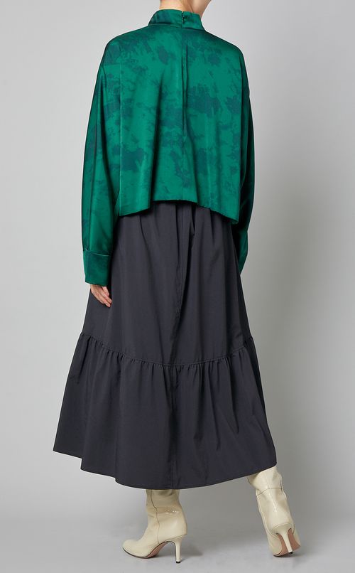 サテンハイネックブラウス